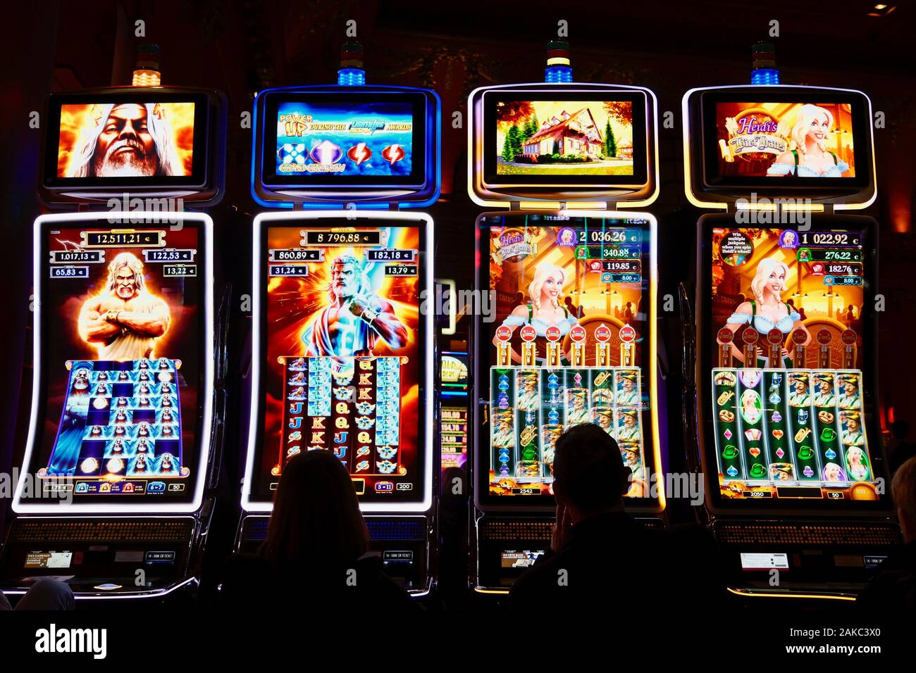 France, Calvados, Pays d'Auge, Deauville Barriere Deauville Casino, slot machine Banque D'Images