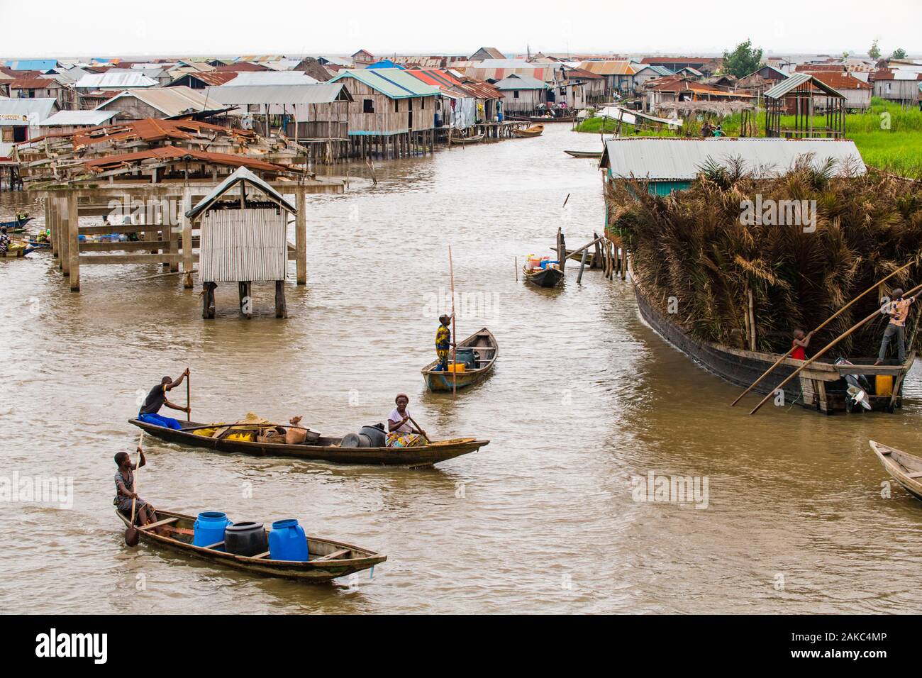 Le Bénin, ville au bord du lac de Ganvié, habitants downtown Banque D'Images
