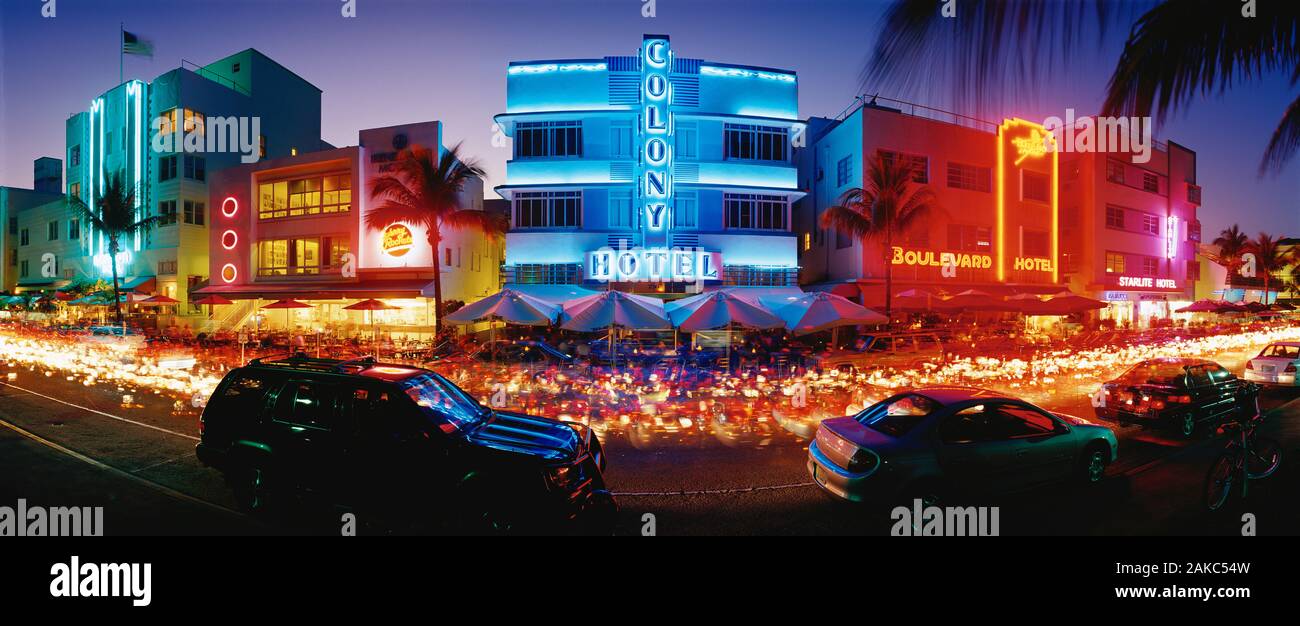 Voir des voitures sur les routes et les hôtels, Miami Beach, Florida, USA Banque D'Images