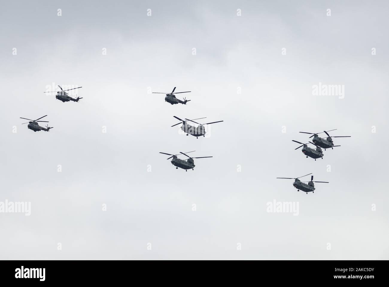 Les Chinook de la RAF en vol en formation d'affichage sur le 100e anniversaire de la RAF, London, UK Banque D'Images