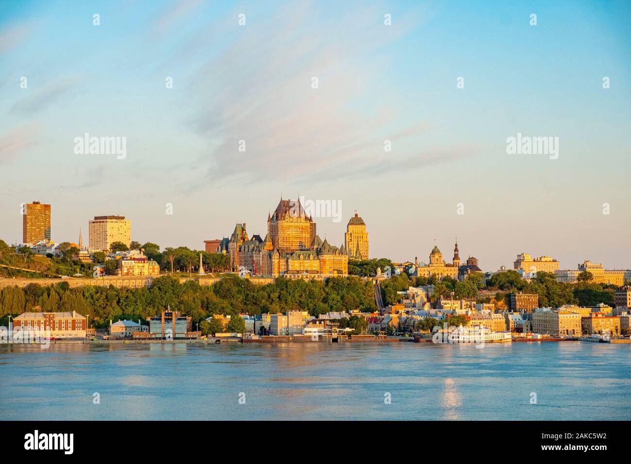 Le Canada, la province du Québec, vue de la ville de Québec avec le Château Frontenac et le fleuve Saint-Laurent de Levis Banque D'Images