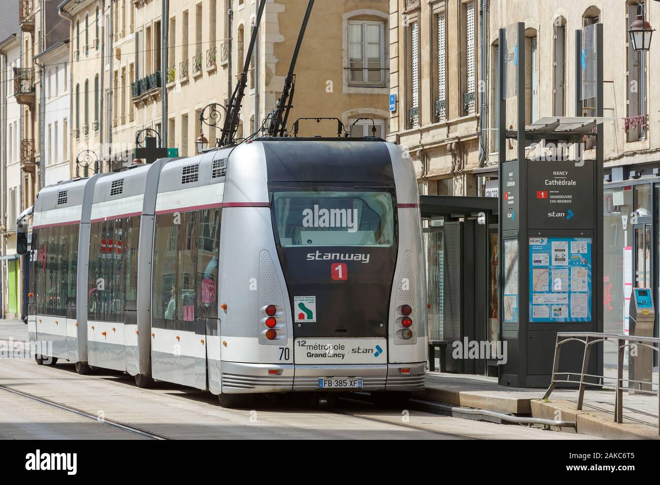 France, Meurthe et Moselle, Nancy, le tramway dans la rue Saint Jean (rue Saint Jean) centre-ville Banque D'Images