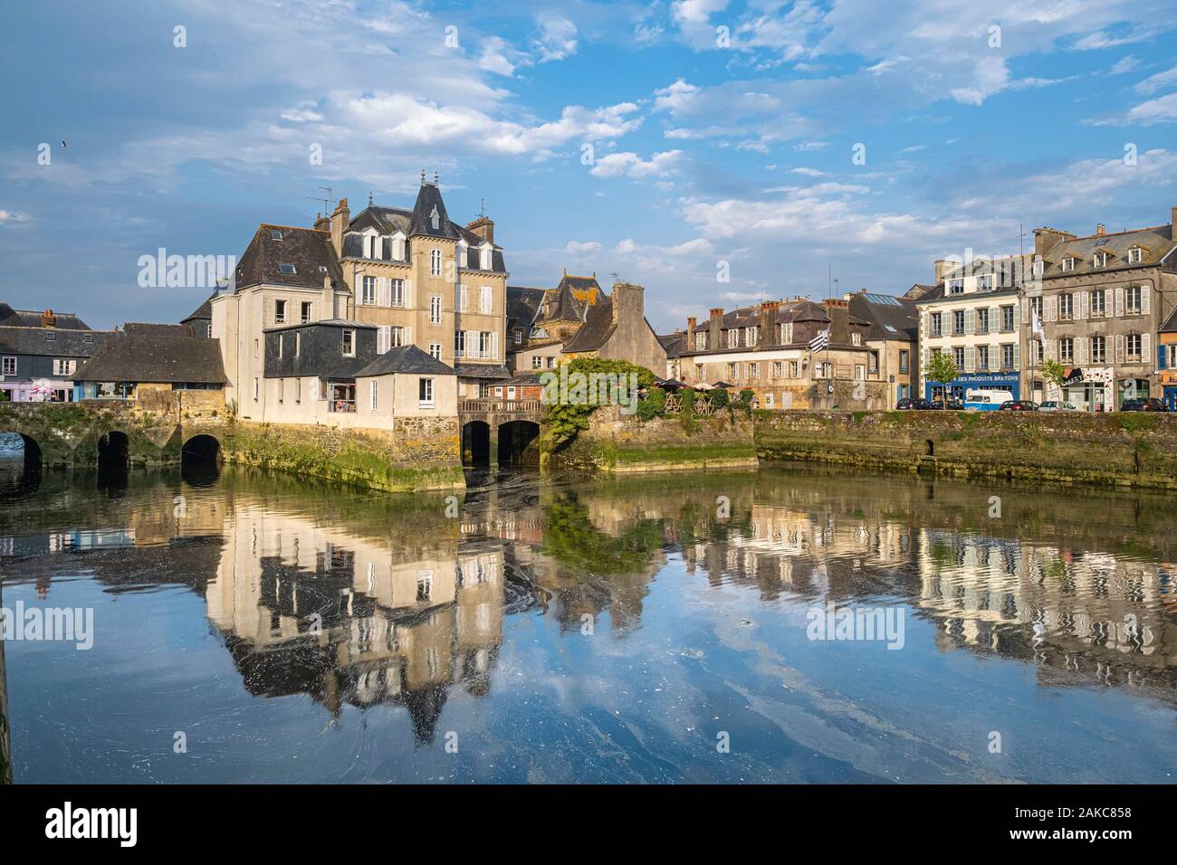 La France, Finistère, Landerneau, Rohan 16ème siècle Pont sur la rivière de l'Elorn, l'un des derniers pont bordée de maison européenne Banque D'Images