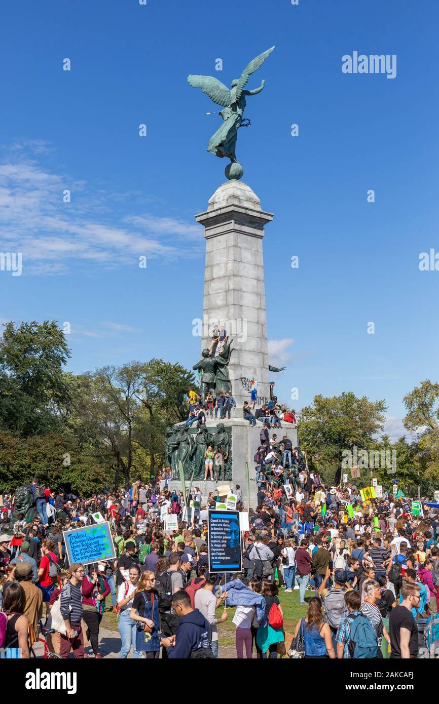 Canada, Province de Québec, Montréal, la marche pour le climat, départ de la manifestation devant le monument à Sir George-Étienne Cartier Banque D'Images