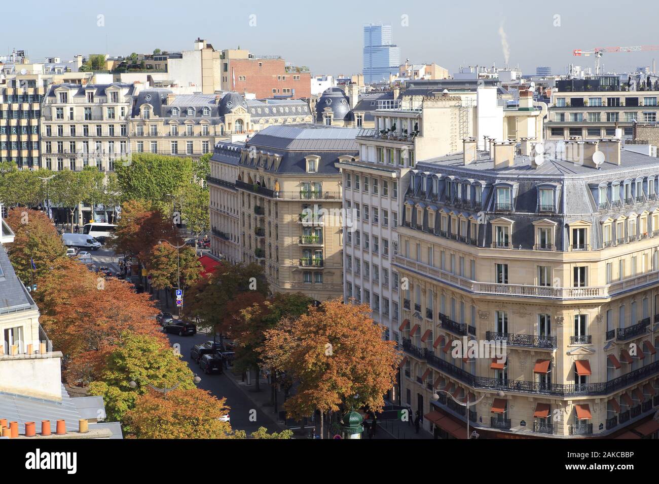France, Paris, l'Avenue Georges V, l'Hôtel Prince de Galles (Marriott)  inauguré en 1929, l'avis de suite Lalique Photo Stock - Alamy