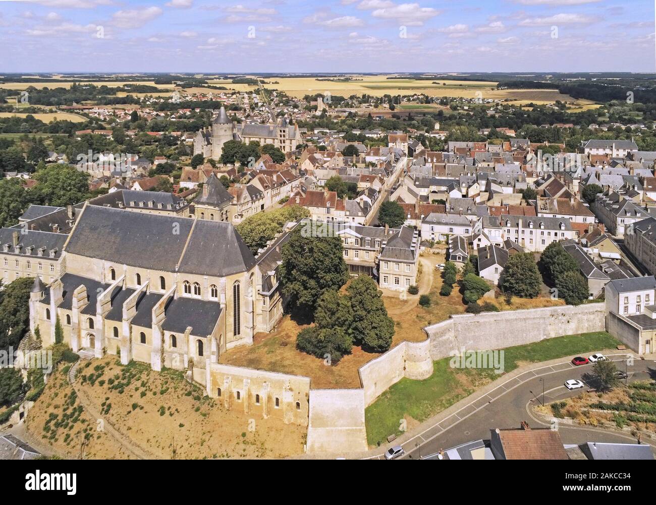 En France, en EureetLoir (28), Châteaudun, l'Eglise de la Madeleine, remparts et château de