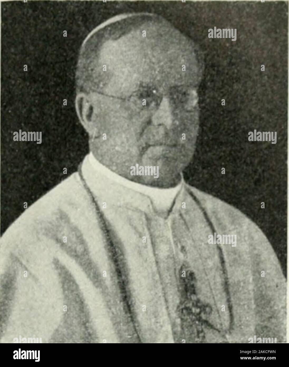 Konversations lexikon bus Bonniers . villoläror,ett antal moderna 1870 fastslogos lärorna ompåvens och och ofelbarhet universal-episkopat se cathedraoch Påve (Ex). 1850 P. lyckatsåterupprätta katolska hade det-episko patet je Angleterre och 1853 j'Hol-terre. - Ö. P. X, G i u s e p a r t eS p o, f. 1835, d. 1914, patriarki 1894 Venedig, kardinal 1S9S påve,1903. P., som var var, enkelbondesläkt av personligt frommen saknade begåvning politisk.betecknade starkframmarsch Hans regering för en ultramontanis-men. Fromhetslivet sökte höjagenom gynnande ordnar av P., vall-färder, avlat o. d. Kurian omorga-n Banque D'Images