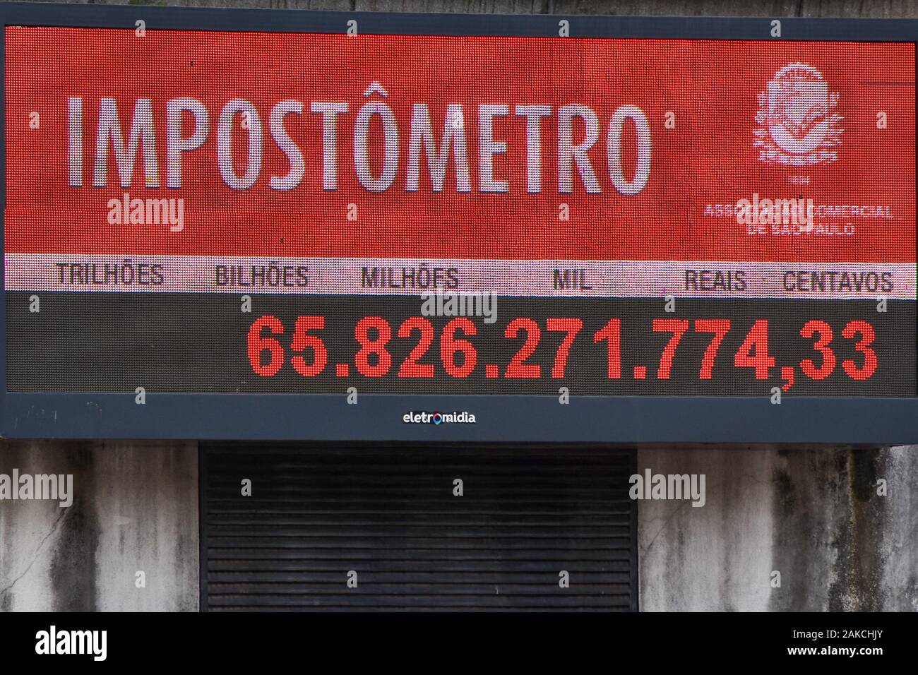 SÃO PAULO, SP - 08.01.2020 : IMPOSTÔMETRO SP - l'Association du commerce de São Paulo (ACSP) lancé le 1er janvier 2020, la nouvelle année nouvelle campagne, l'action veut sensibiliser les Brésiliens en montrant que 153 jours de l'année sont travaillé pour payer des impôts. Dans la photo le Impostometer ce mercredi (8). (Photo : Roberto Casimiro/Fotoarena) Banque D'Images