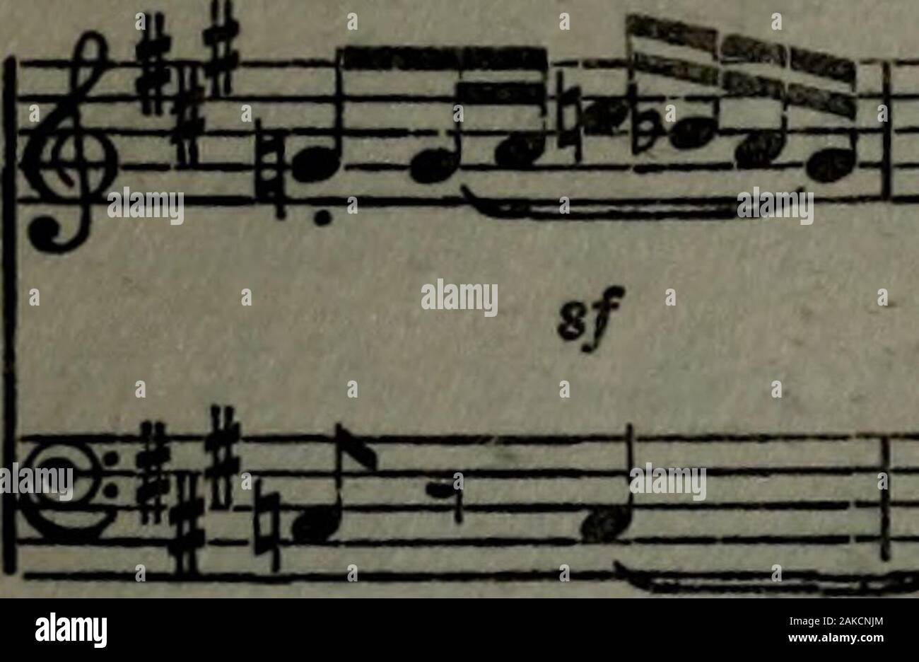 Beethoven et ses neuf symphonies . 5, 7, et 9, et la force obtenue en jetant de l'accent mis sur la deuxième moitié de la barre, et le prendre au large de l'ancienne, dans les quatre mesures de thelast pour bien. À ce rythme il y a certains travaux capricieux de charme, de haut en bas d'thescale entre les cordes, après quoi la première moitié de theFinale se termine. Le mouvement est dans le Symphonyform ordinaires ; la première partie est répétée, puis le groupe de travail-outcommences ; et ici la nature de l'humour qui a fait distanceanything avant. Les transitions abruptes andsudden caprices (comme dans la dernière ligne o Banque D'Images