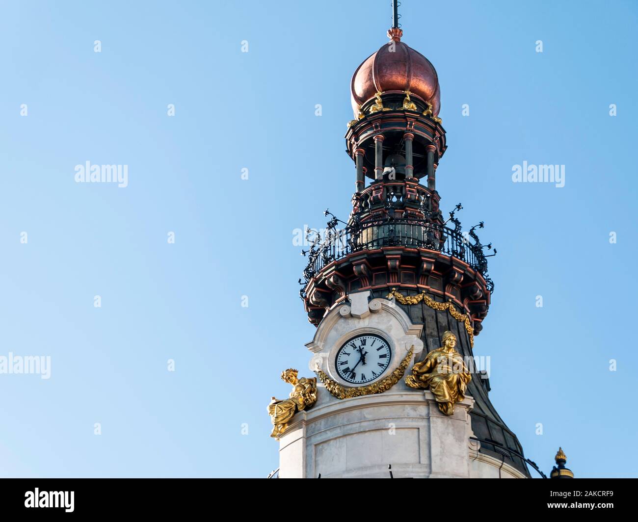 MADRID, ESPAGNE. JAN 2020 : Façade de la Banco Español de Credito ou Palacio de la Equitativa bâtiment moderne Banque D'Images