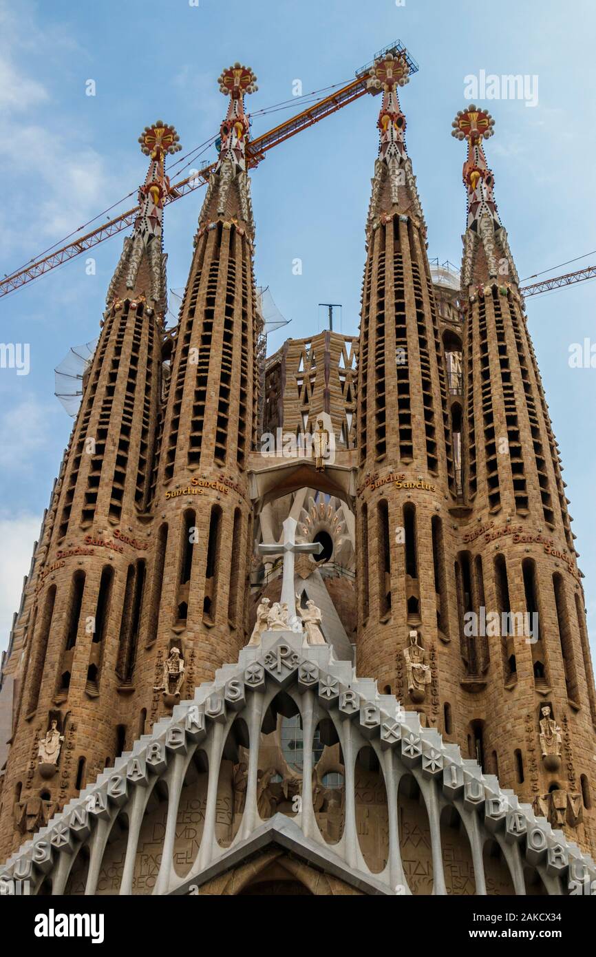 La basilique de la Sagrada Família, encore inachevée et conçu par l'architecte Antoni Gaudí. UNESCO World Heritage site, Barcelone, Espagne. Banque D'Images