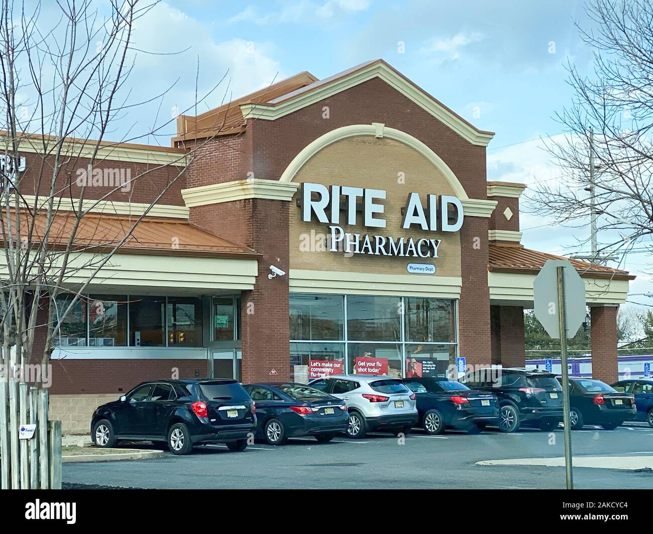 MIDDLETOWN, NEW JERSEY / UNITED STATES - 8 janvier 2020 : Une vue extérieure de la pharmacie Rite Aid sur le coin de la route 36 et l'avenue Wilson. Banque D'Images