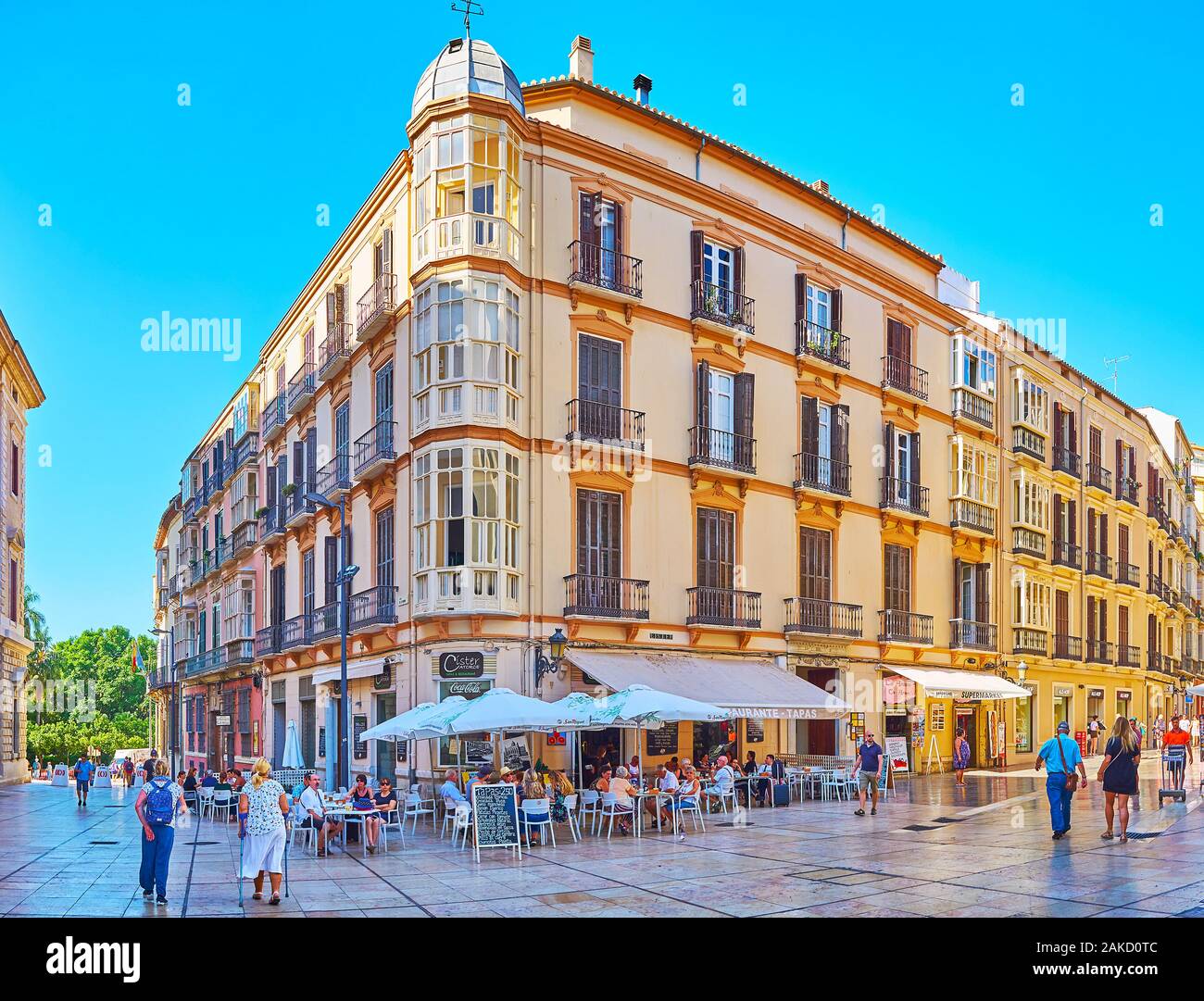 MALAGA, ESPAGNE - 26 septembre 2019 : Panorama de la Calle Cister (rue) avec l'architecture classique, les cafés en plein air et des boutiques pour touristes en se Banque D'Images