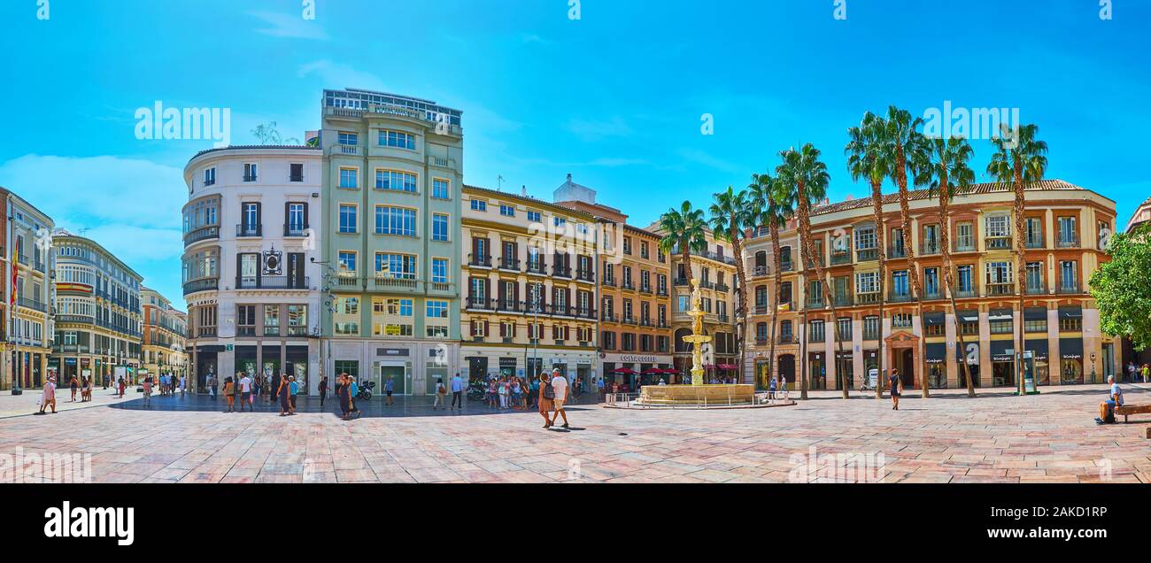 MALAGA, ESPAGNE - 26 septembre 2019 : Panorama de la Calle Larios et la place de la Constitution avec le logement, vintage de nombreux magasins, restaurants touristiques et sc Banque D'Images