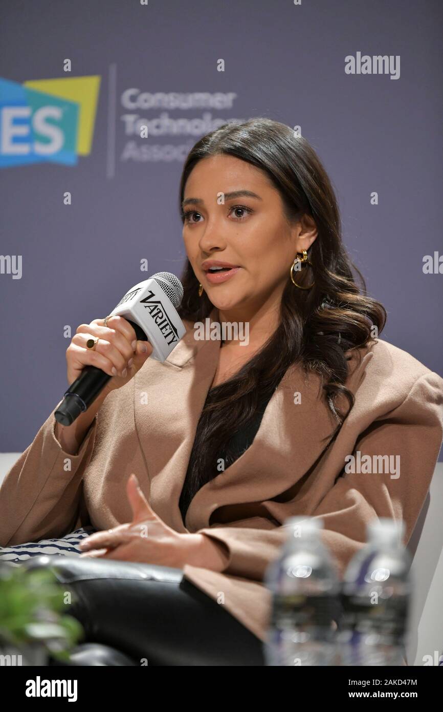 Las Vegas, NV, USA. 8 janvier, 2020. Shay Mitchell à l'engagement des dirigeants dans la première circonscription de ventilateur directement aux consommateurs au cours de l'onde à la SCÉ 2020 Aria Resort & Casino à Las Vegas, Nevada le 8 janvier 2020. Credit : Damairs Carter/media/Alamy Punch Live News Banque D'Images
