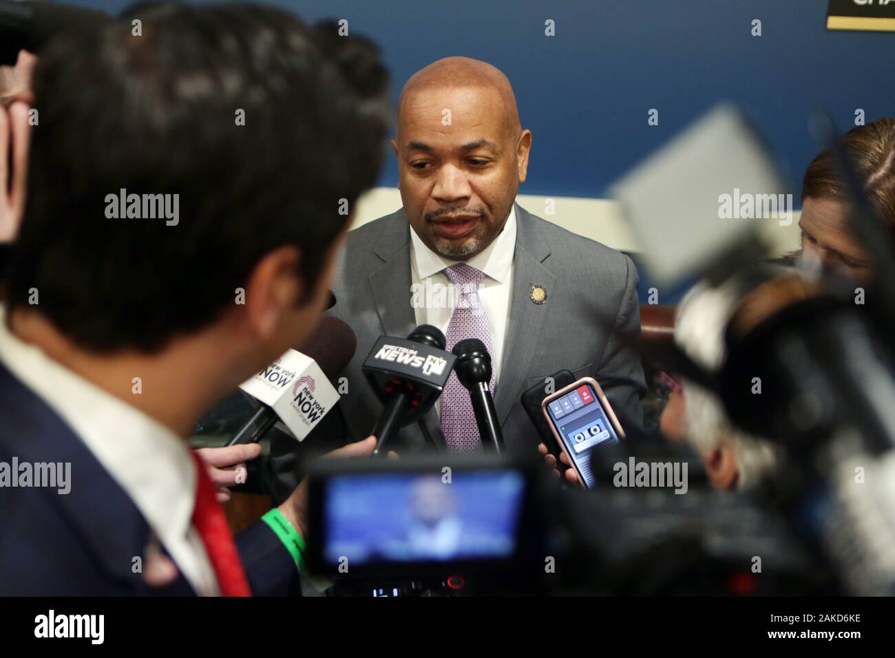 New York, New York, USA. 8 janvier, 2020. Le Président de l'Assemblée de l'État de New York, Carl E. Heastie assiste à l'État de New York, Andrew Cuomo, Gouverneur de l'État État 2020 tenue à l'adresse Capitole de l'État de New York le 8 janvier 2020 à Albany, New York . Credit : Mpi43/media/Alamy Punch Live News Banque D'Images