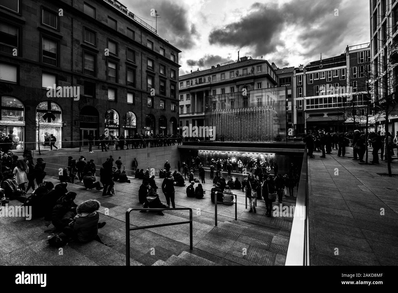 Le nouvel Apple Store à la place de la liberté, Milano Banque D'Images
