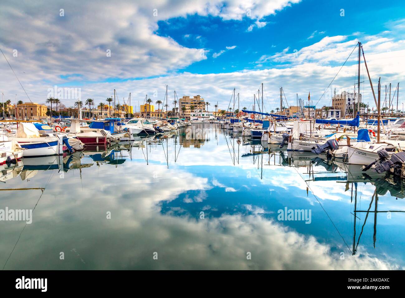 Bateaux dans la marina de l'ancien village de pêcheurs de Portixol, banlieue de Palma, Majorque, Espagne Banque D'Images