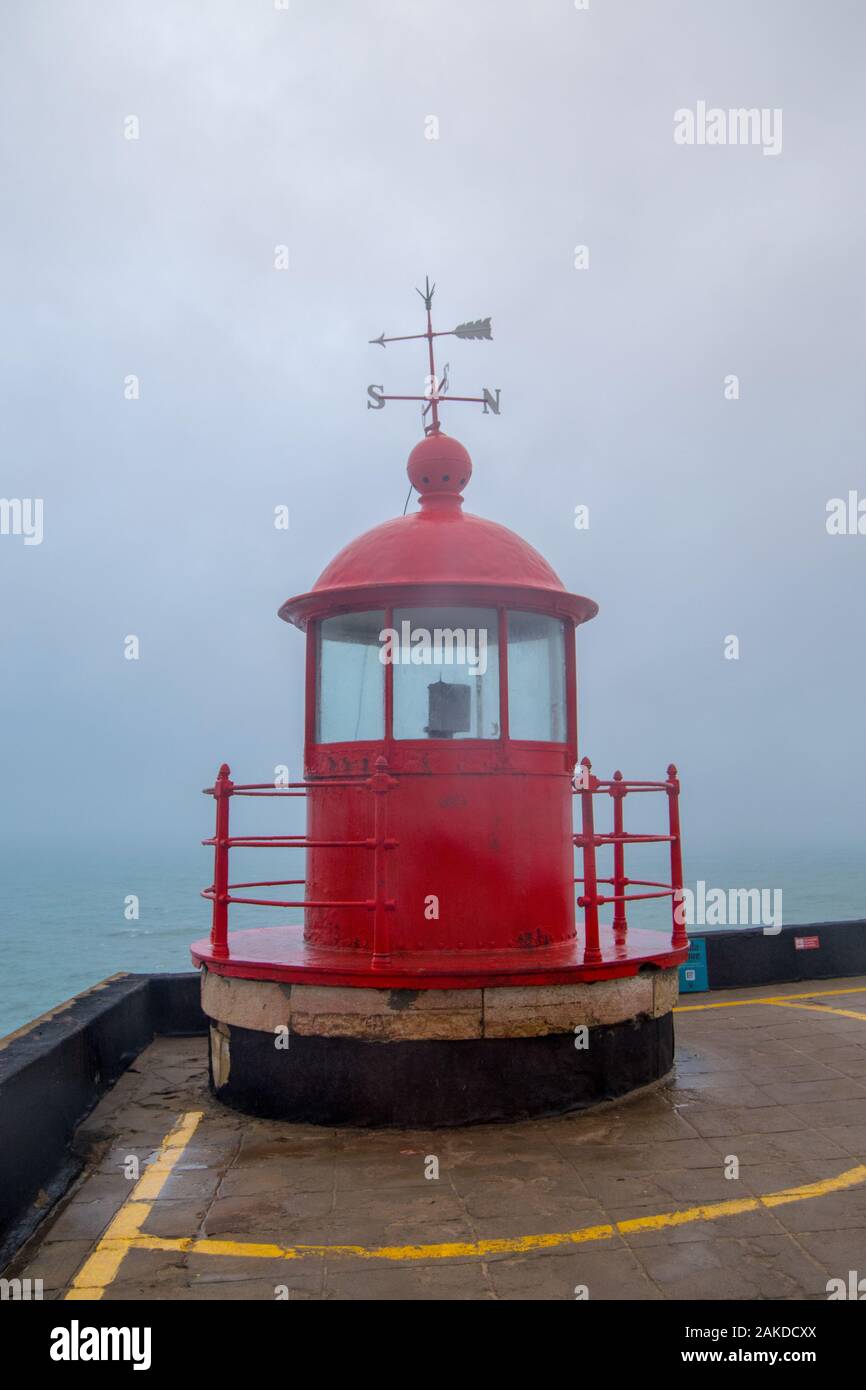 Praia do Norte Nazaré au Portugal, musée de la grande vague cher phare de Nazaré au Portugal Banque D'Images