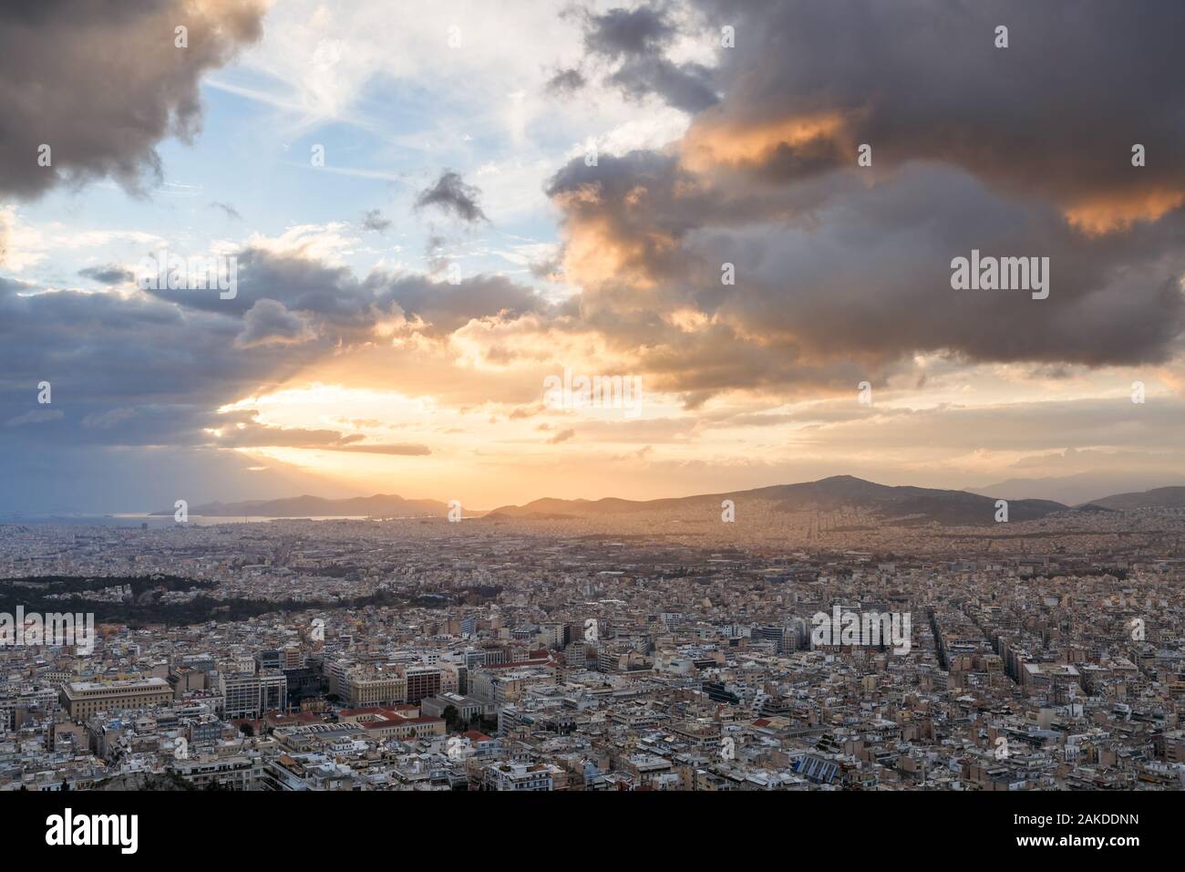 Soir sur Athènes à partir de la colline du Lycabette, Grèce. Banque D'Images