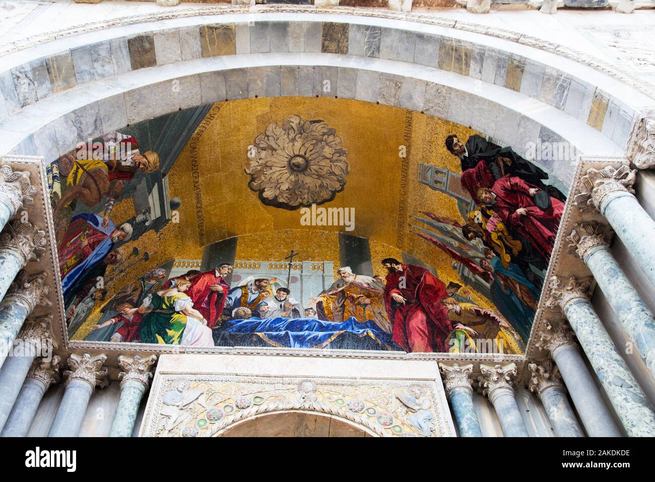 Sa façade est décorée de la Basilique Saint Marc Venise Italie Banque D'Images