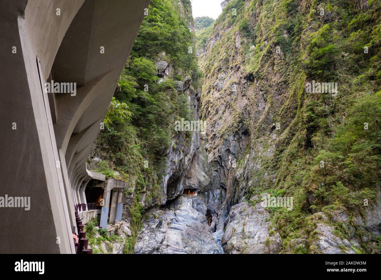 Le nouveau tunnel de Neuf Tours dans le parc national de Taroko, à Taiwan, qui a rouvert en juin 2019 après 6 années de travaux de construction pour le moderniser Banque D'Images