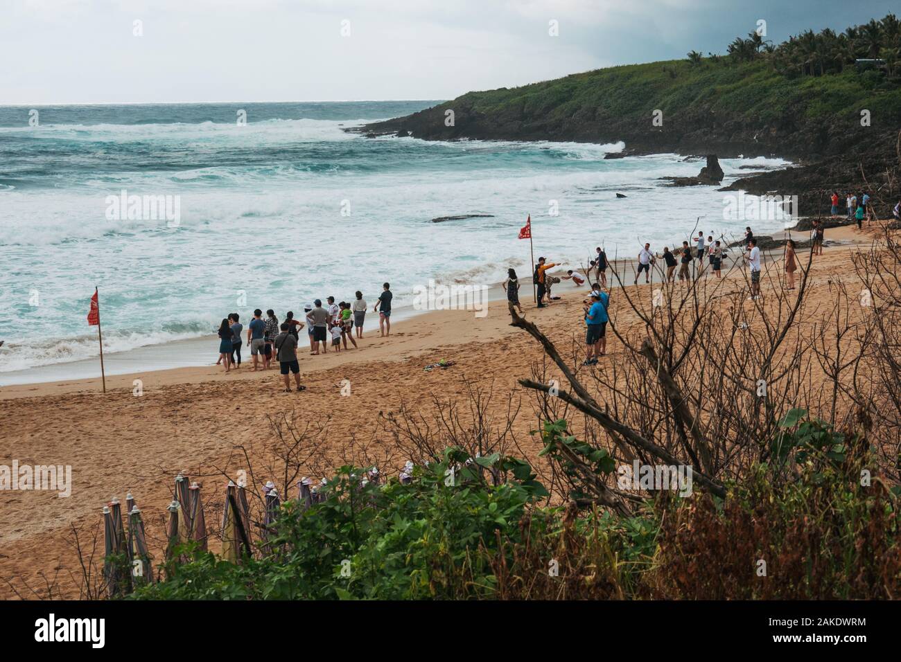 Les touristes sur la plage Baisha (Bai Sha Wa), dans le sud de Taïwan utilisé comme lieu de tournage dans le film Life of Pi, par réalisateur Taiwanais Ang Lee Banque D'Images