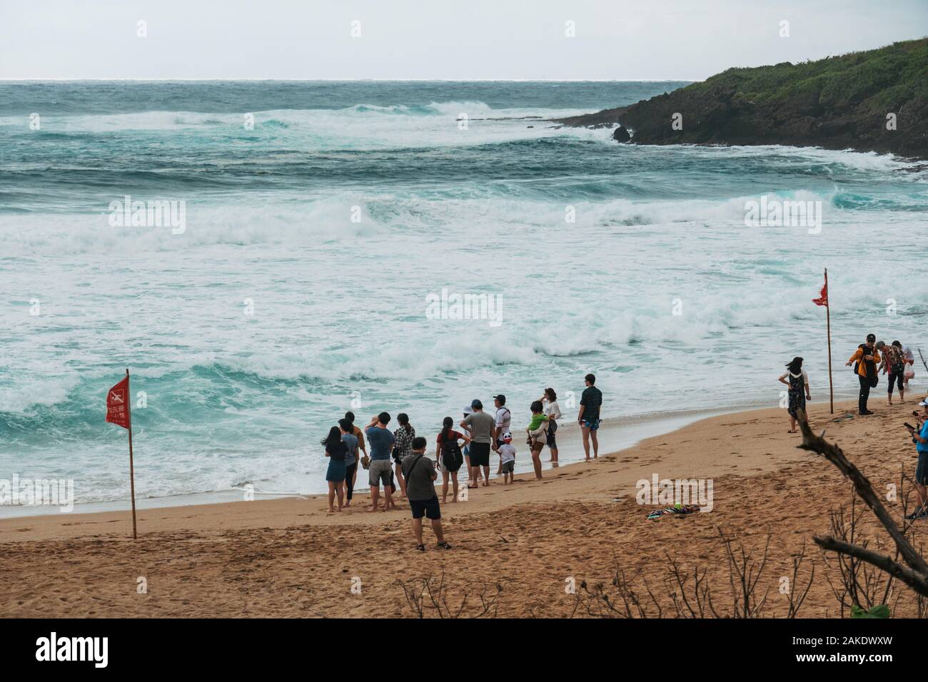 Les touristes sur la plage Baisha (Bai Sha Wa), dans le sud de Taïwan utilisé comme lieu de tournage dans le film Life of Pi, par réalisateur Taiwanais Ang Lee Banque D'Images
