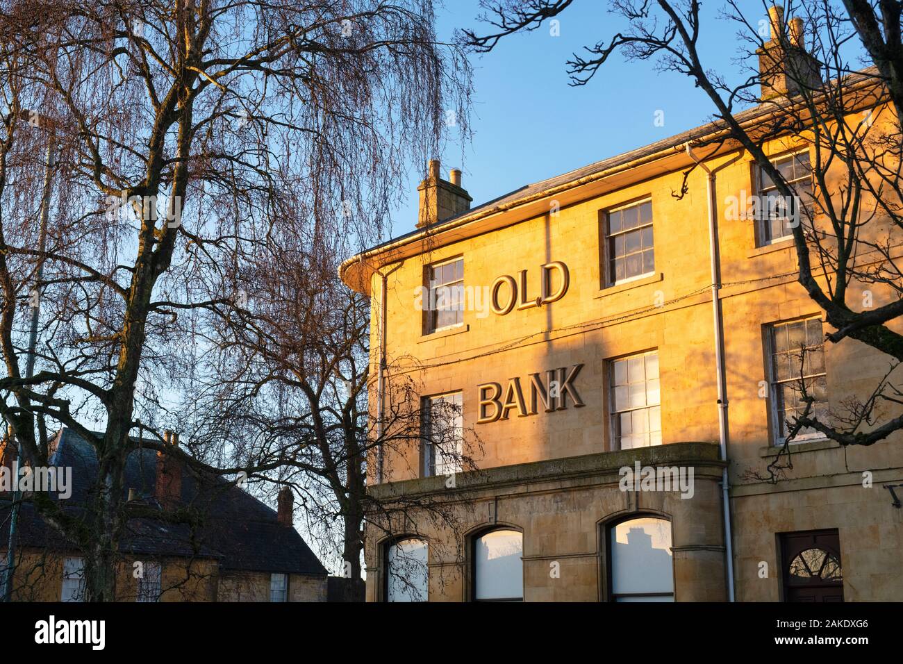Ancienne Banque signe sur un bâtiment. Moreton in Marsh, Cotswolds, Gloucestershire, Angleterre Banque D'Images