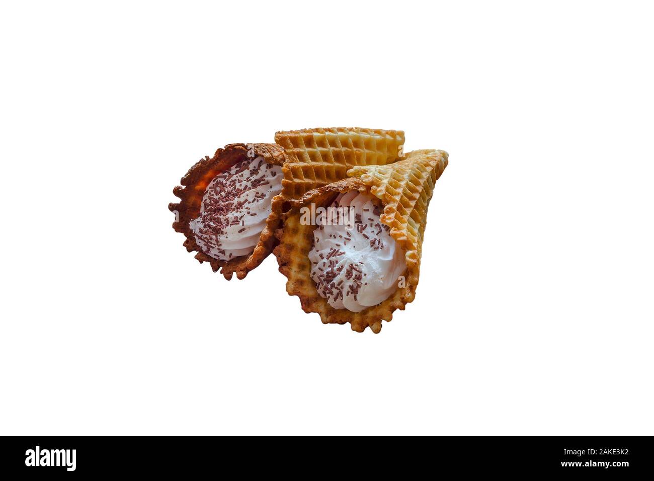 Enveloppé dans un tube distal des gaufres sont très populaires en Russie et Biélorussie. Pour préparer les tubes utilisés en protéines, crème de chocolat et feuille gaufrette fini Banque D'Images