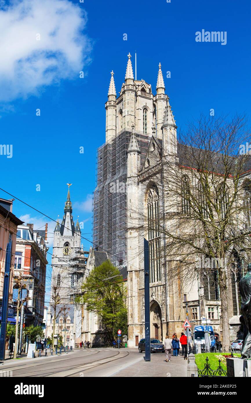 Gand, Belgique - 12 Avril 2016 : St Bavo et gens de destination touristique populaire Gand, Belgique Banque D'Images