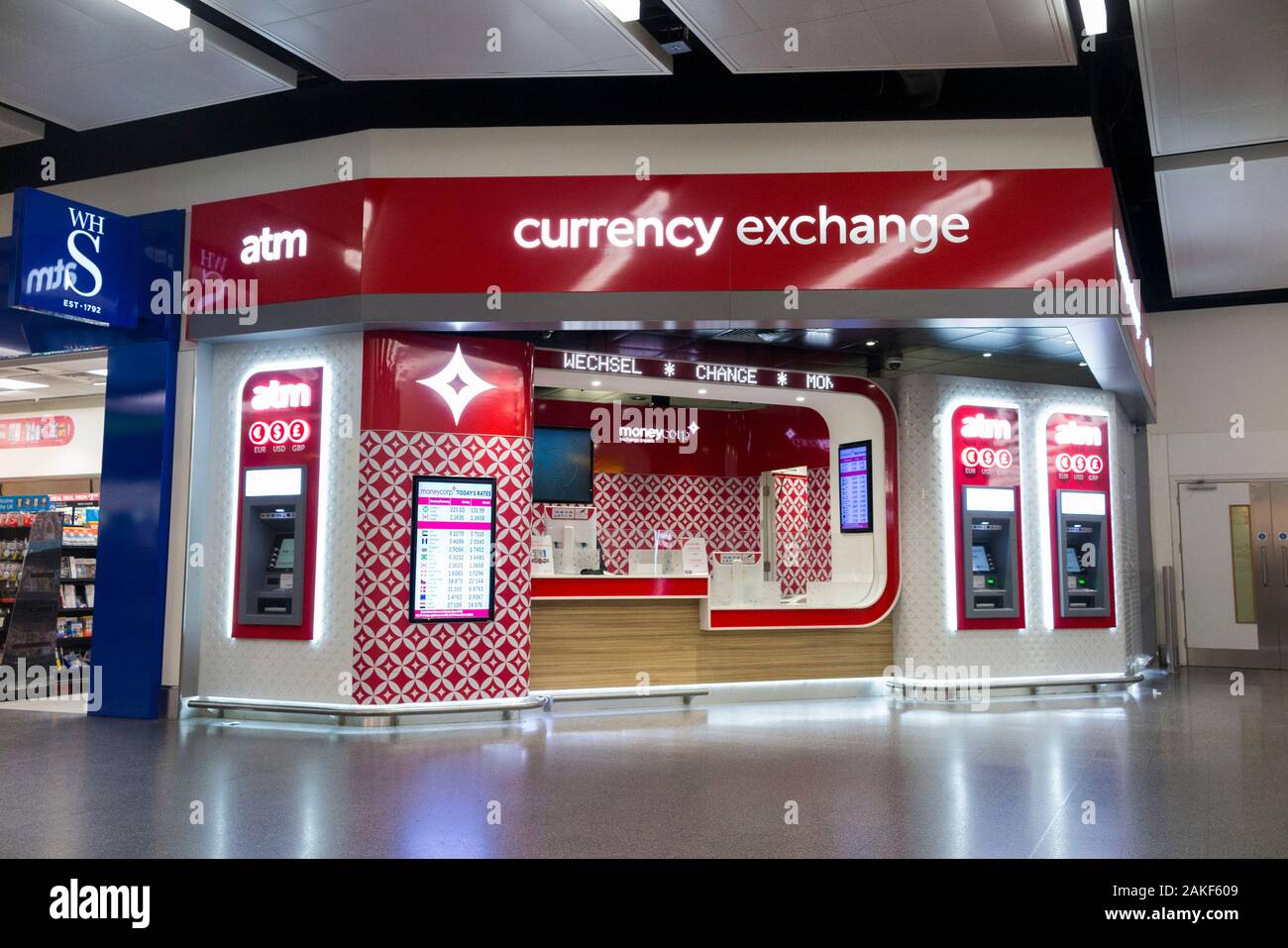 Bureau de change et un distributeur automatique de bureau, exploité par  Moneycorp ; Terminal, l'aéroport de Gatwick. LGW / port de l'air. UK.  Londres. (115 Photo Stock - Alamy
