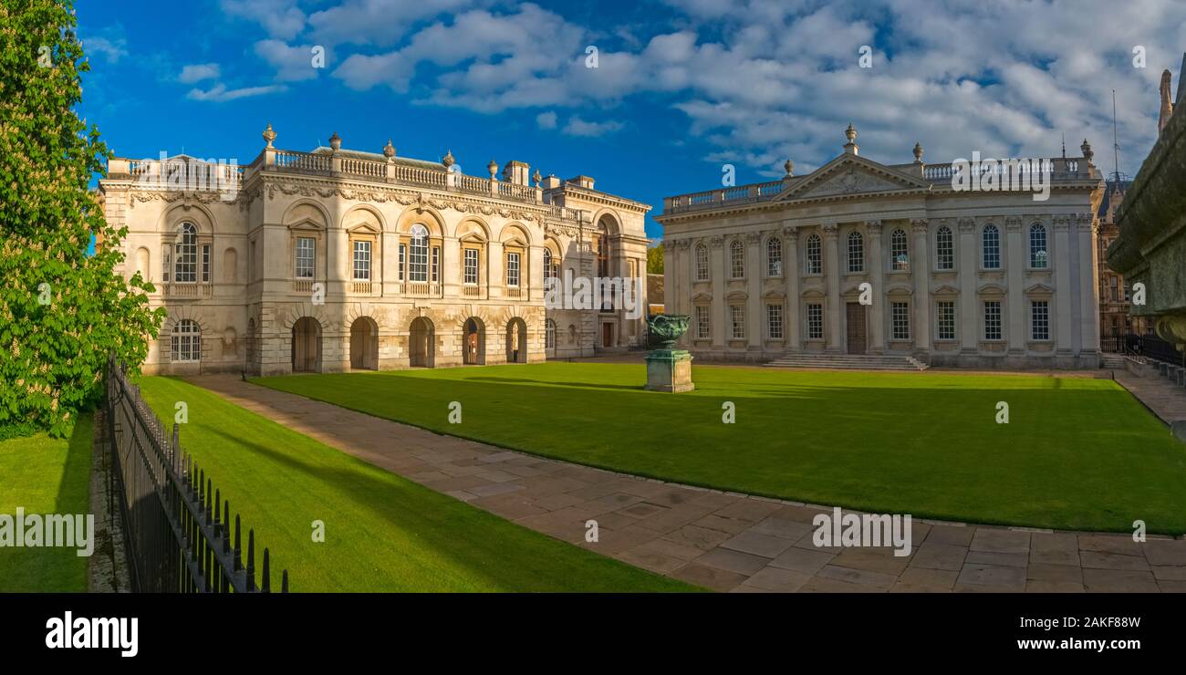 Royaume-uni, Angleterre, Cambridge, Cambridgeshire, le Sénat Chambre (à droite) et l'ancienne école (à gauche) Banque D'Images