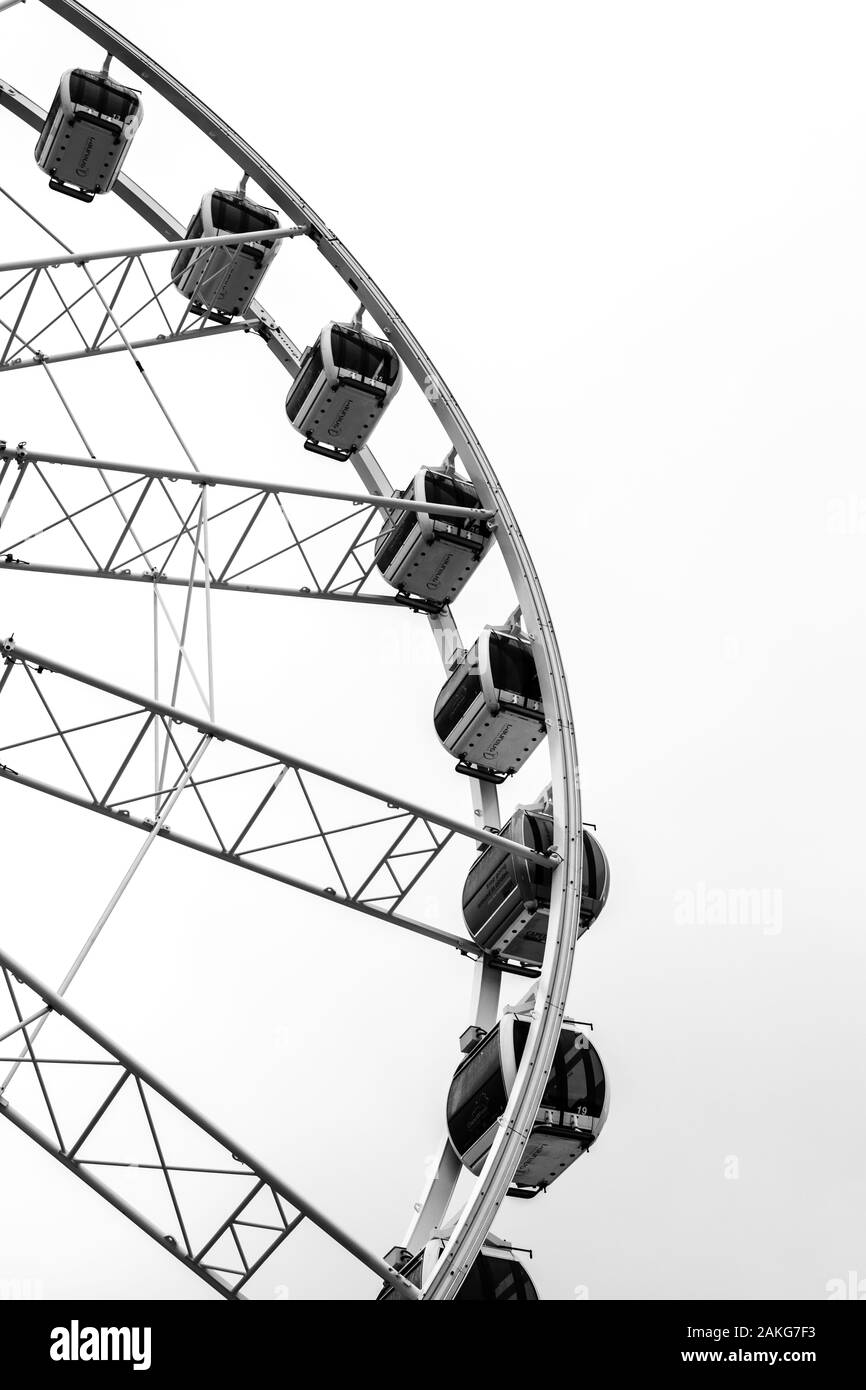 La roue panoramique du front de mer Victoria & Alfred au coucher du soleil à Cape Town, Afrique du Sud Banque D'Images