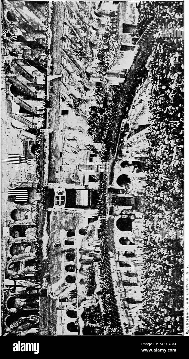 Le Literary Digest histoire de la guerre mondiale, compilées à partir de sources contemporaines et d'origine : américain, britannique, français, allemand, et d'autres ions de l'Autriche a . becomecomplete maintenant. Aux fins de l'administration de la nourriture pour au moins theTyrol Bohême et avait pratiquement été annexé. Vers la mi-mai, le plateau d'Asiago, à l'est d'theBrenta, avait surgi dans l'action violente, mais le aggressivehad été pris par les Italiens, de sorte qu'Austro-Germanforces, au lieu de lancer un assaut prévu d'theirown, se sont trouvés contraints de battre pour maintainthe positions qu'ils occupaient sinc Banque D'Images