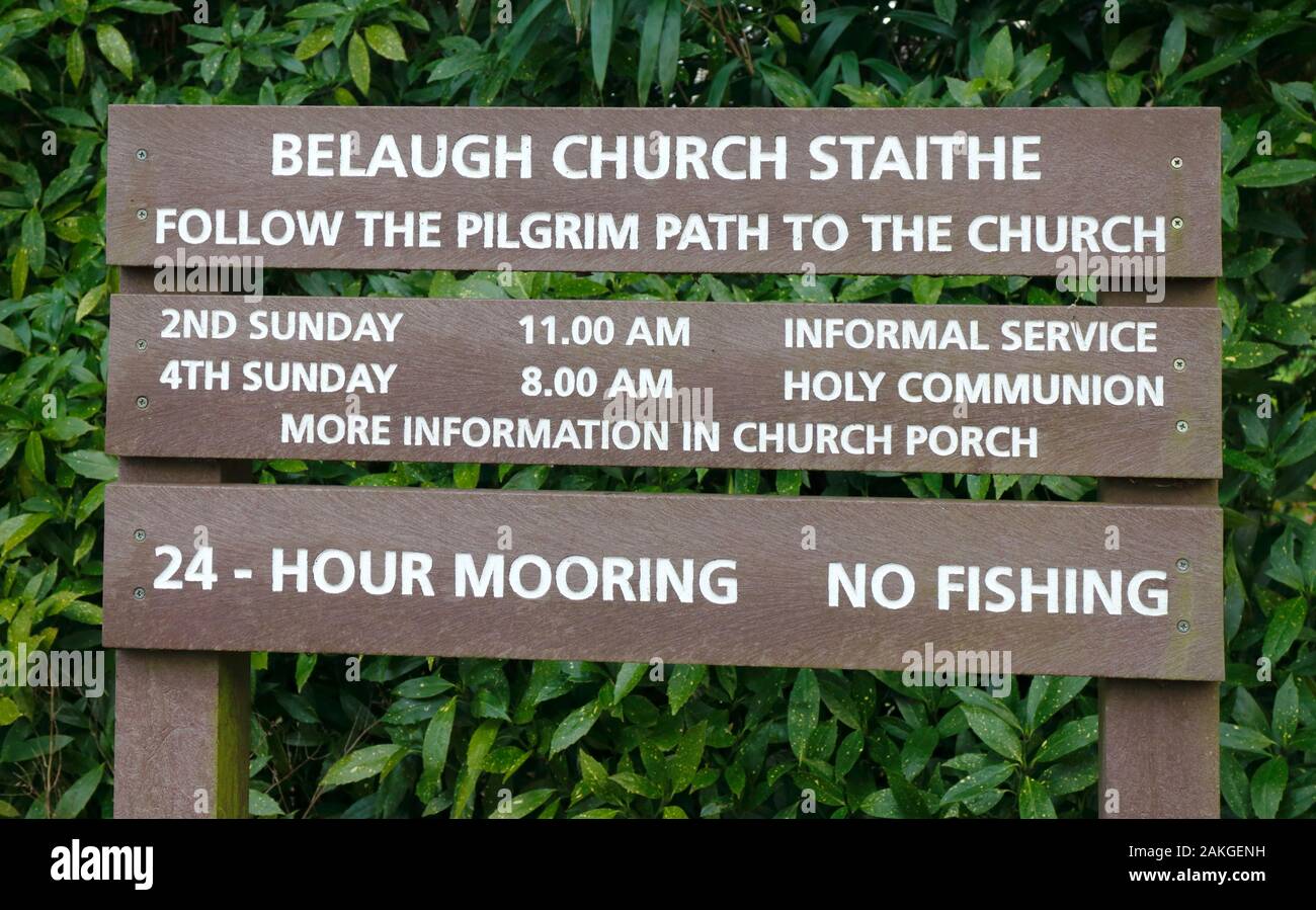 Un avis à Belaugh Church Staithe pour les personnes en bateau sur la rivière Bure sur les Norfolk Broads à Belaugh, Norfolk, Angleterre, Royaume-Uni, Europe. Banque D'Images