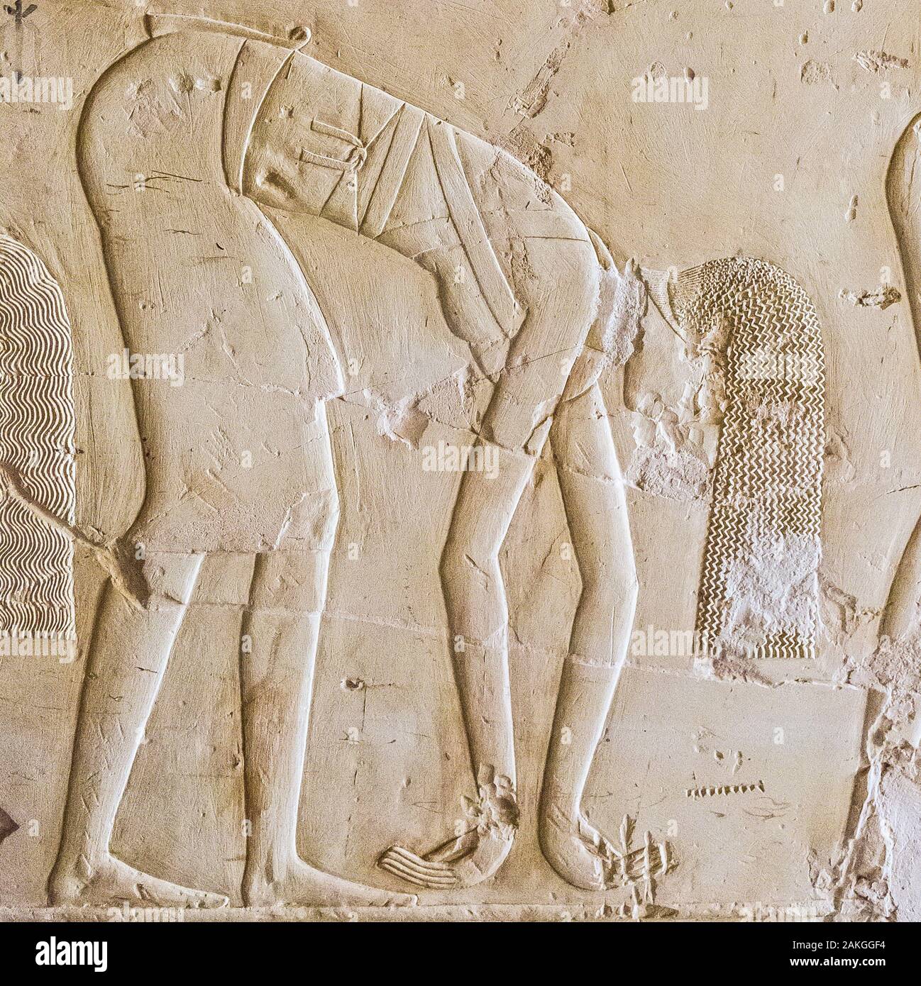 Luxor en Egypte, Assassif (partie de la vallée des Nobles), tombe de Kheruef : danseuse acrobatique féminine. Banque D'Images