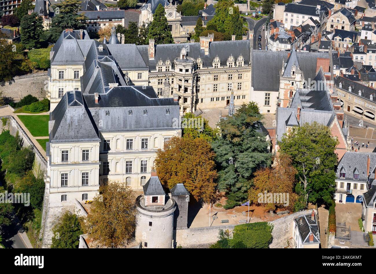 France, Loir et Cher, vallée de la Loire classée au patrimoine mondial de l'UNESCO, le château de Blois (vue aérienne) Banque D'Images
