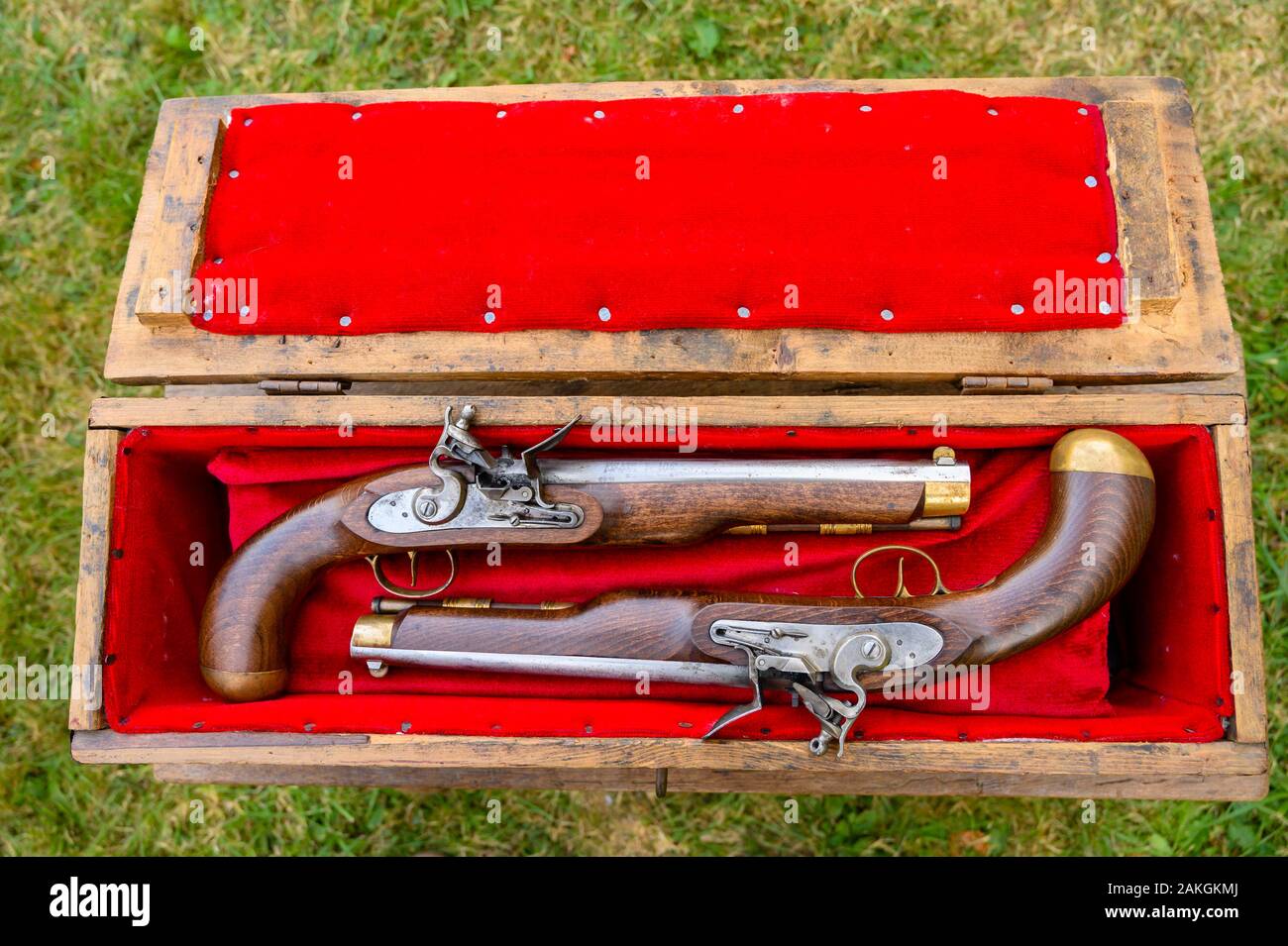 France, Yvelines (78), l'Amaury, l'Amaury castlle Journée du Patrimoine,2019, pistolets de duel au cours d'une reconstruction historique Banque D'Images