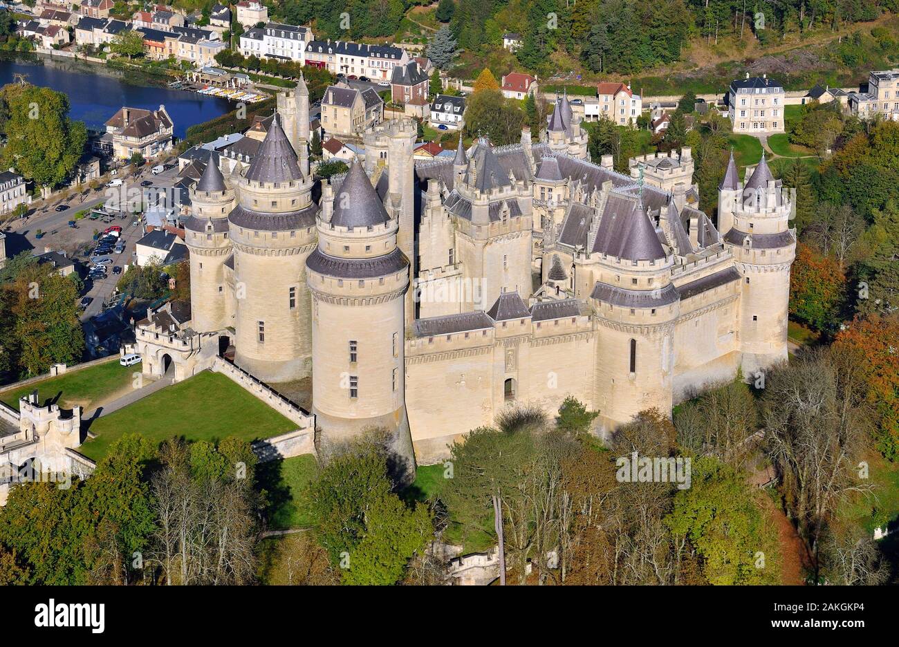 La France, l'Oise, Pierrefonds, le Château (vue aérienne) Banque D'Images