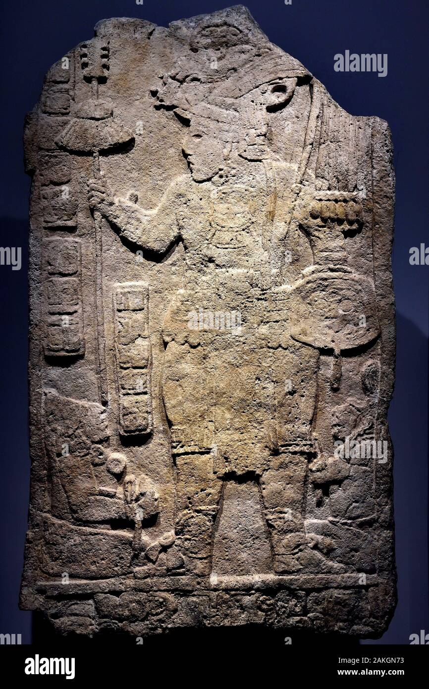 Chili, Santiago du Chili, musée chilien d'art précolombien, une grande stèle de la ville de Aguateca commémorant une victoire militaire (la culture Maya) Banque D'Images