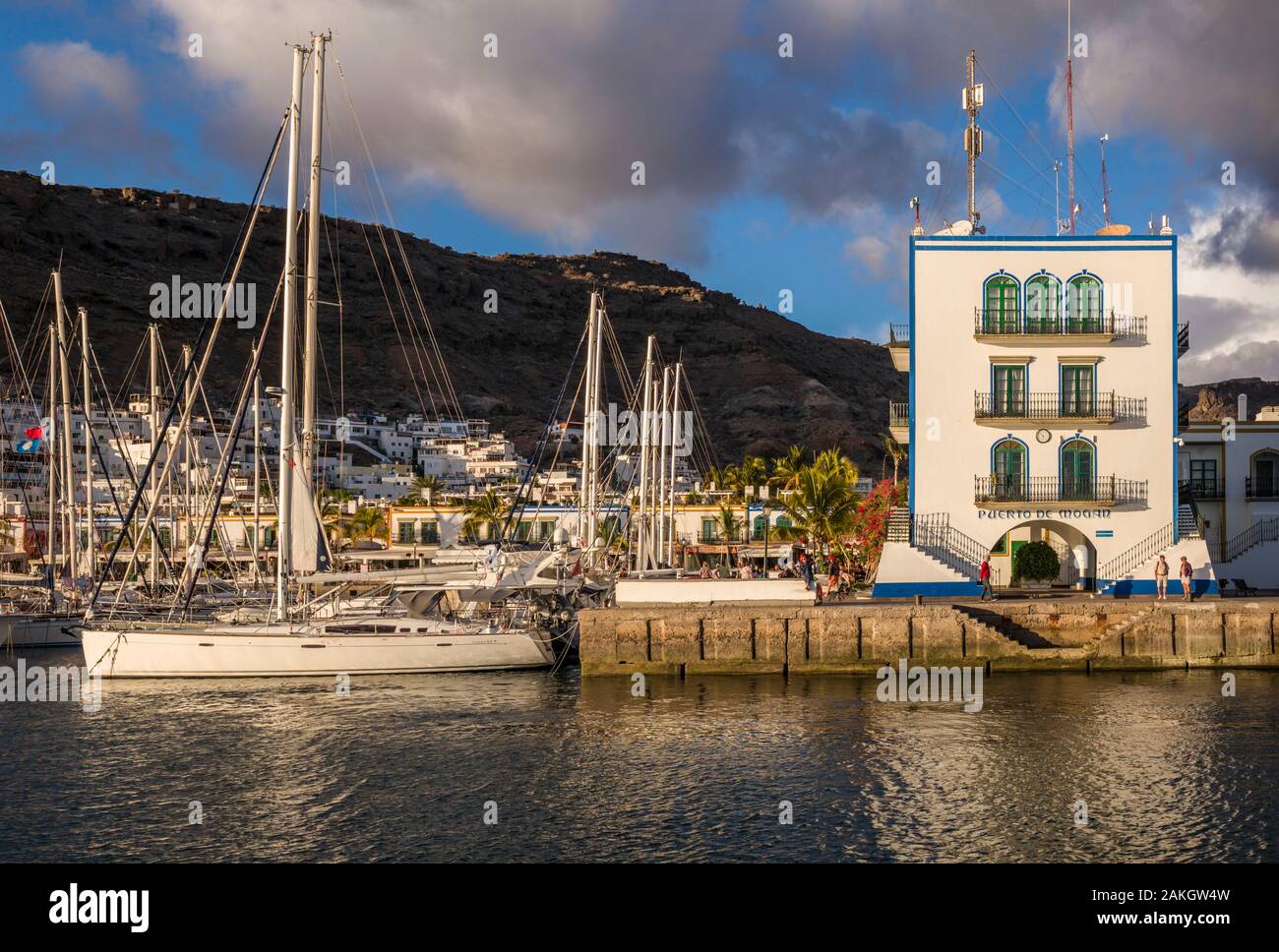 Espagne, Canaries, Gran Canaria Island, Puerto de Mogan, le Marina, coucher du soleil Banque D'Images
