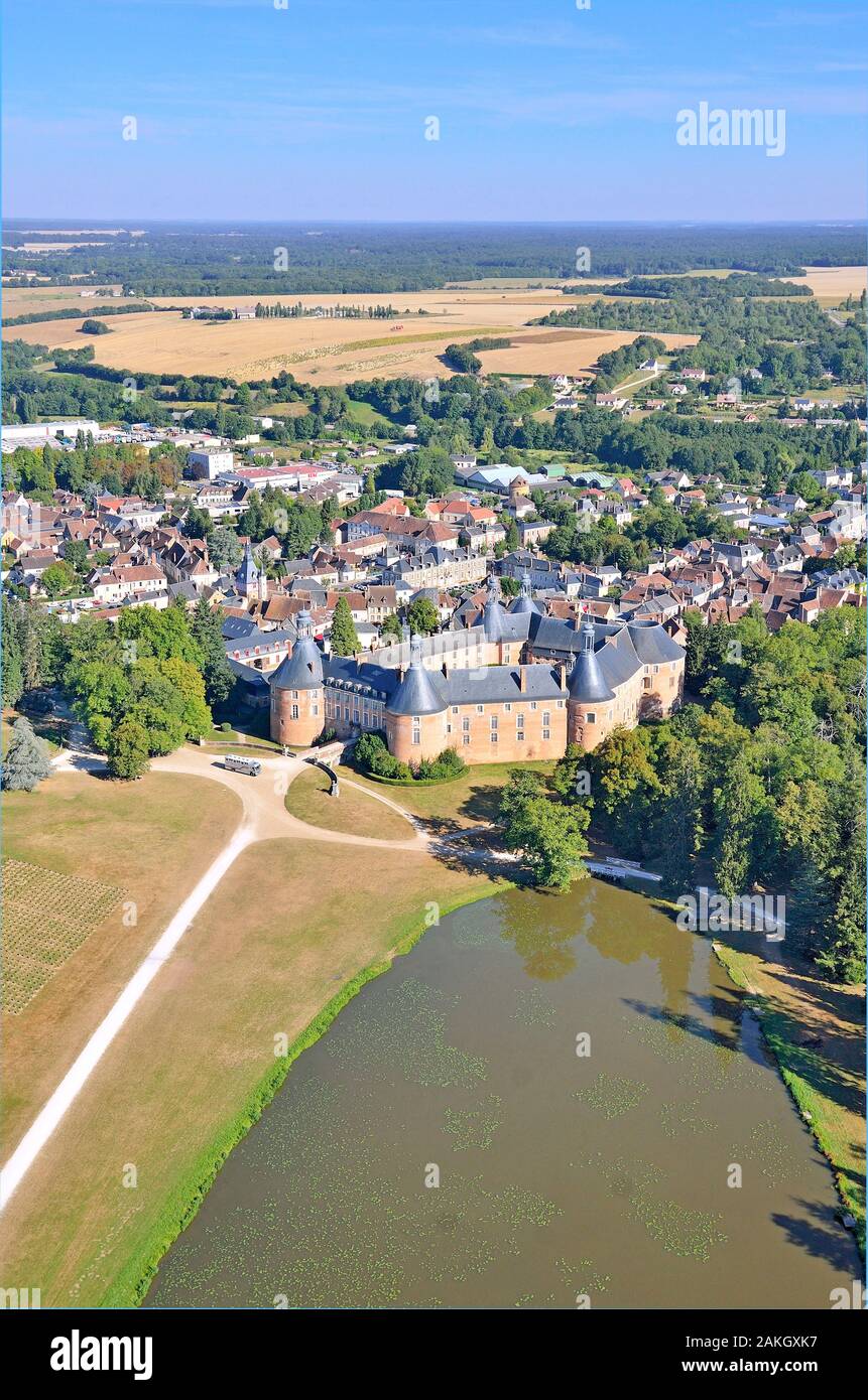 La France, l'Yonne, Saint Fargeau, le château dans son parc (antenne viw) Référence Banque D'Images