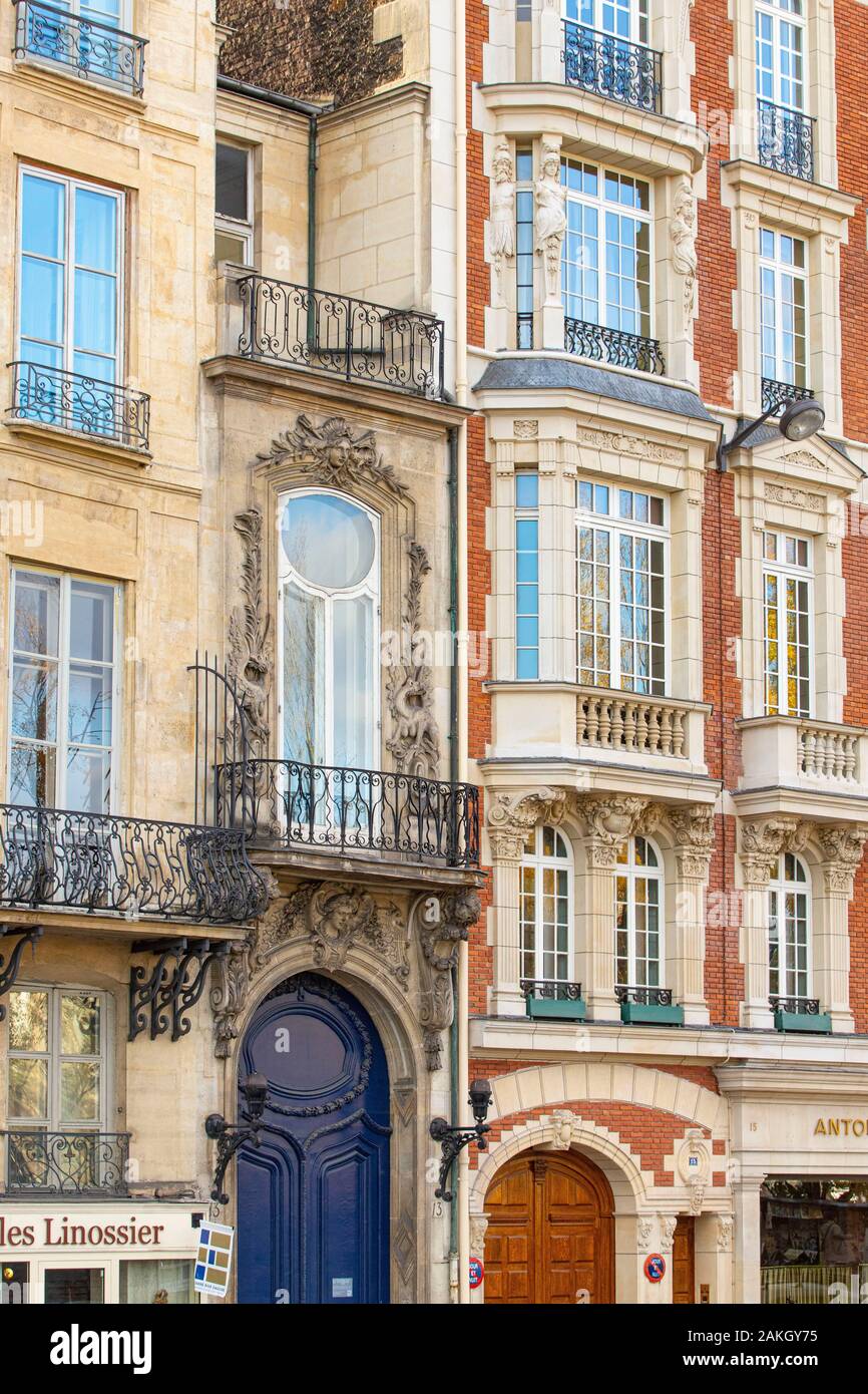France, Paris, quai Voltaire, très très petit bâtiment étroit Banque D'Images