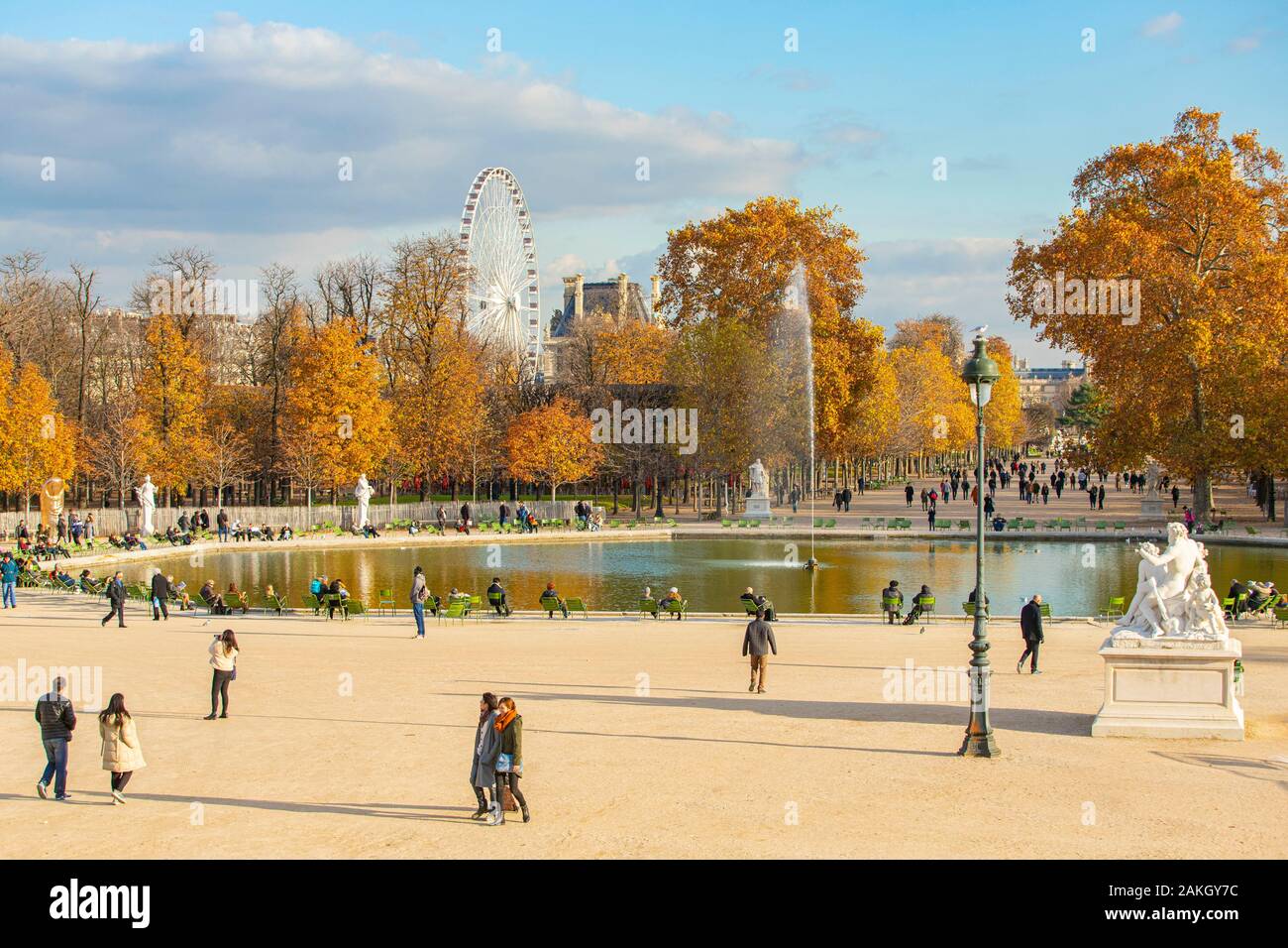 France, Paris, le Jardin des Tuileries, à l'automne avec la Grande Roue Banque D'Images