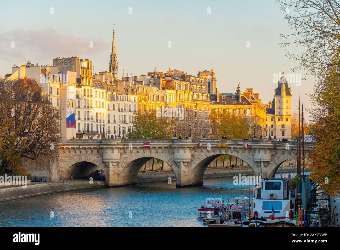 France, Paris, région classée au Patrimoine Mondial de l'UNESCO, les berges de Seine en automne, l'île Saint Louis Banque D'Images