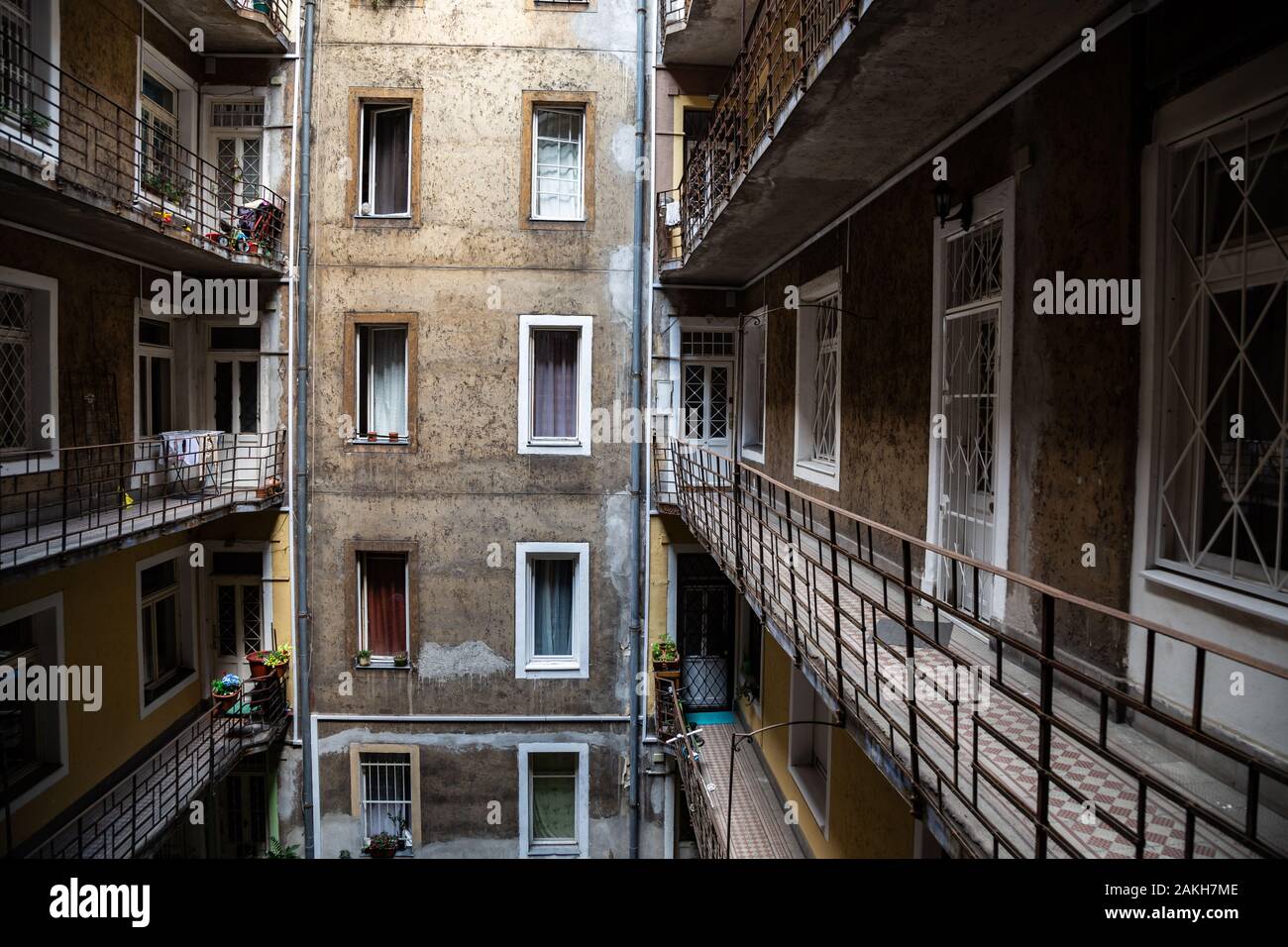 Ancien bâtiment résidentiel Appartement à Budapest, Hongrie Banque D'Images