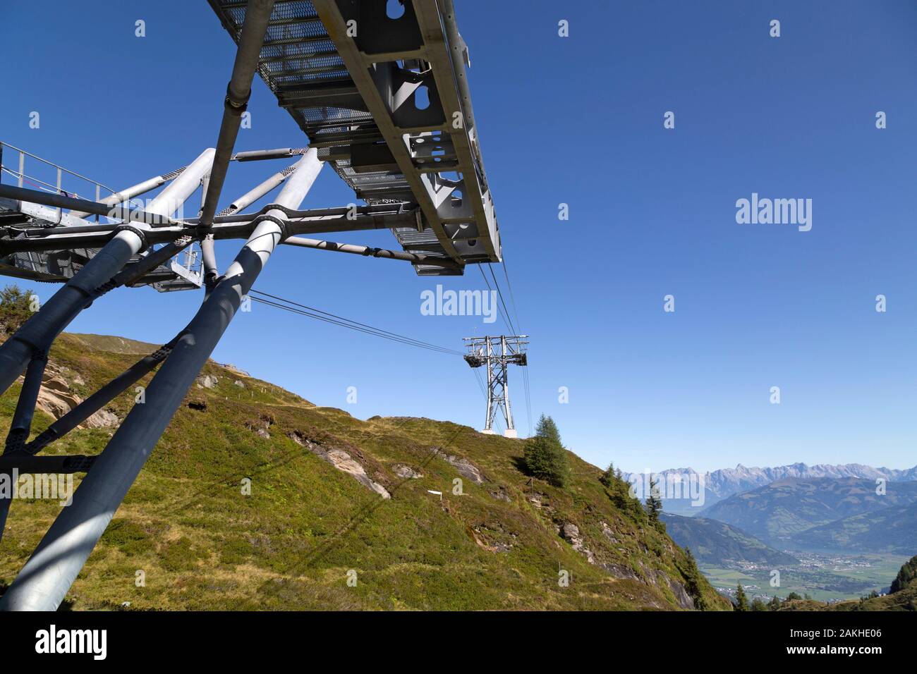 Soutenir les câbles sur le pilier Kaprun-Kitzsteinhorn-K-onnection dans le Salzburgerland, Autriche. La structure liens le Kitzsteinhorn Maiskogel et. Banque D'Images