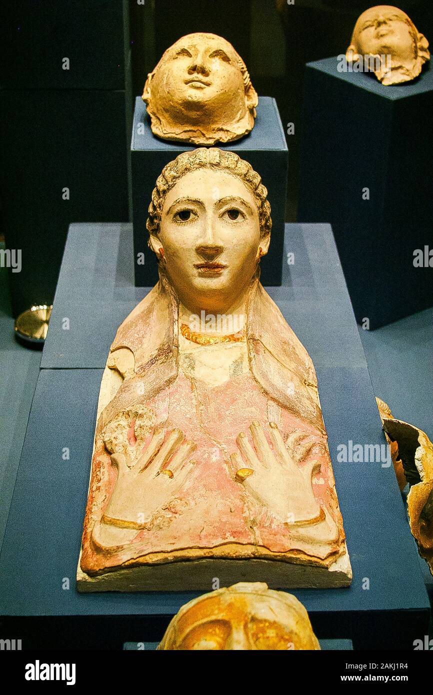 Egypte, Alexandrie, Bibliotheca Alexandrina, du musée archéologique, de la période tardive cartonnage momie masque d'une femme. Banque D'Images