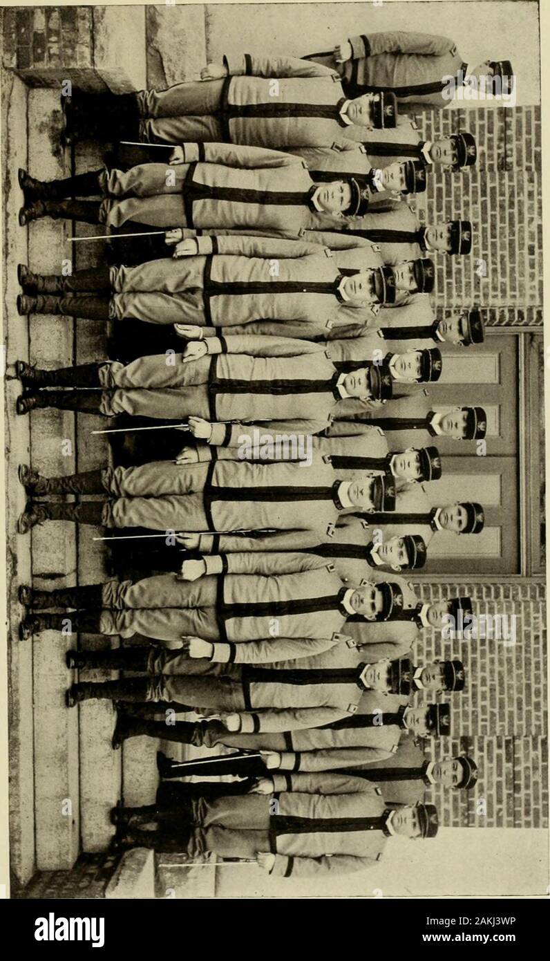 Agromeck Le Personnel Officiers Acpi Ilelps C K T Coiiiniandant W M Clla Mi Ers Le Major S D Wall Le Capitaine Et L Adjudant S Graydon Et Capitaine Des Capitaines De Quartier Maitre O L